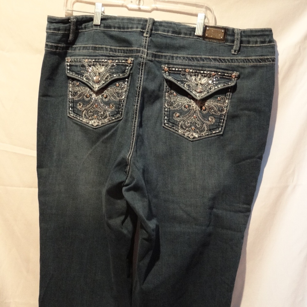 Earl Jean Capris